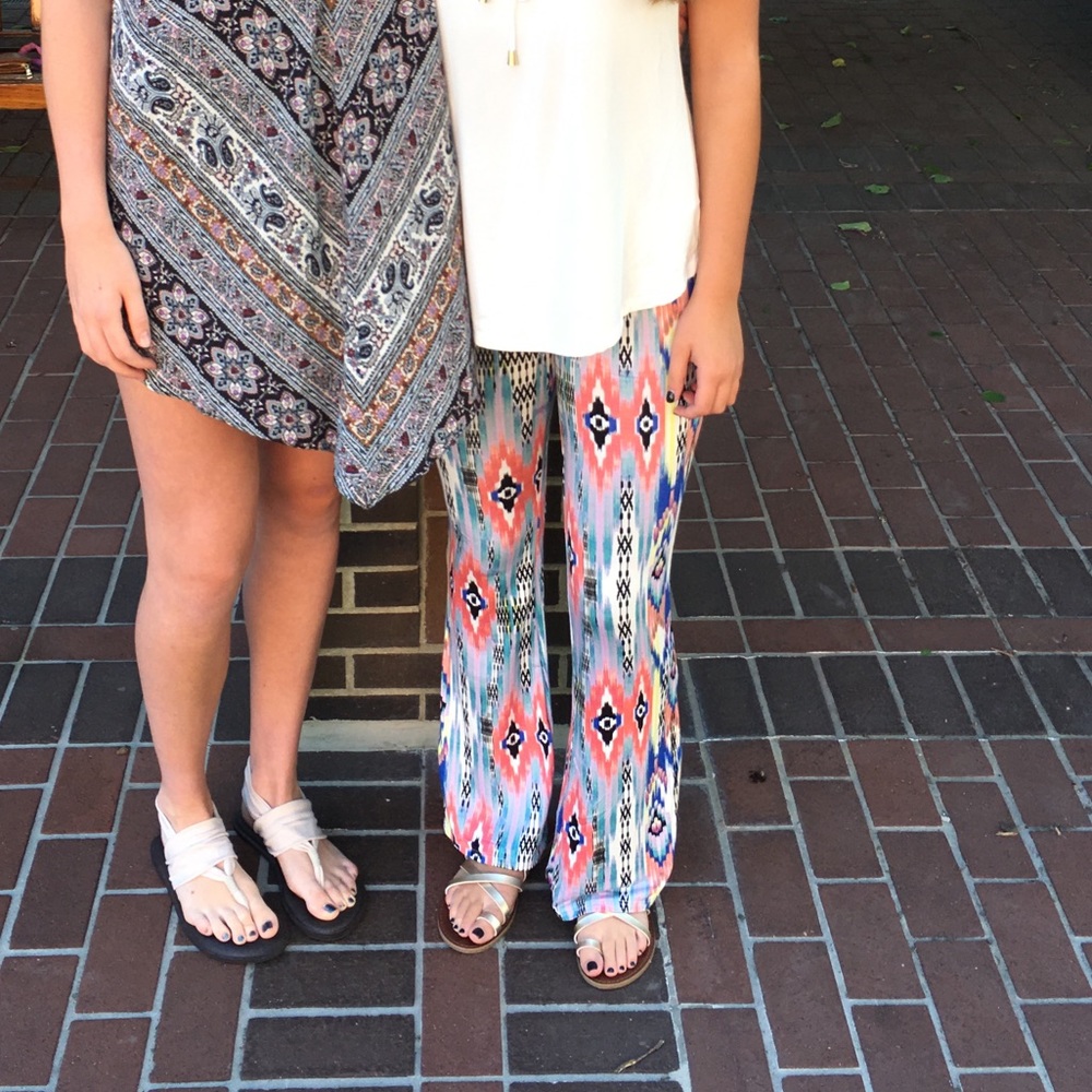 Mod Multi-colored Flowy Pants - Picture 4 of 4